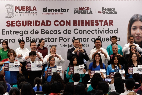Más de 79,000 estudiantes beneficiados con becas de conectividad