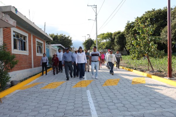 Ariadna Ayala beneficia a más de 1,800 habitantes con pavimentación en San Miguel Ayala
