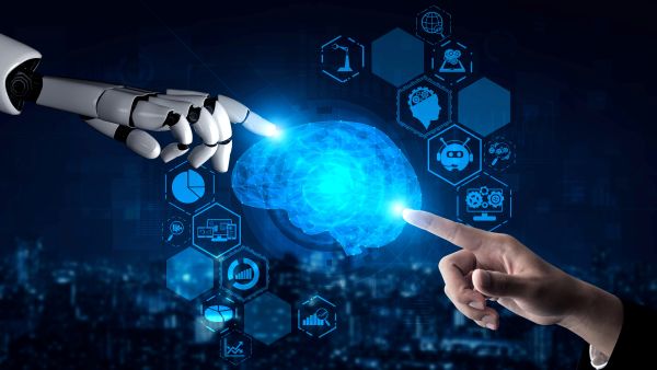 ¿Cómo la inteligencia artificial puede integrarse en el salón de clases?