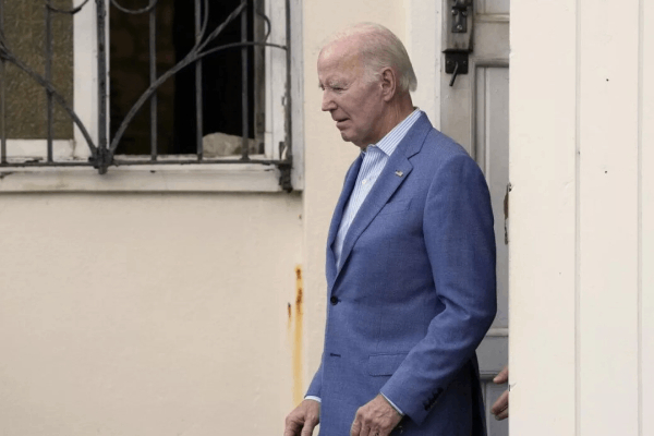 Exasesor de Biden revela promesa de bono millonario por reelección