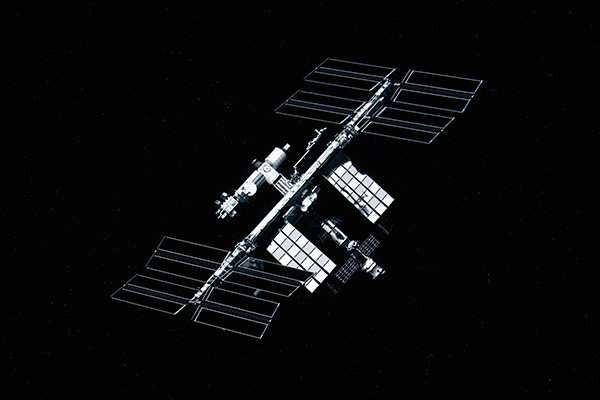 Nave espacial Crew Dragon se acopla a la EEI