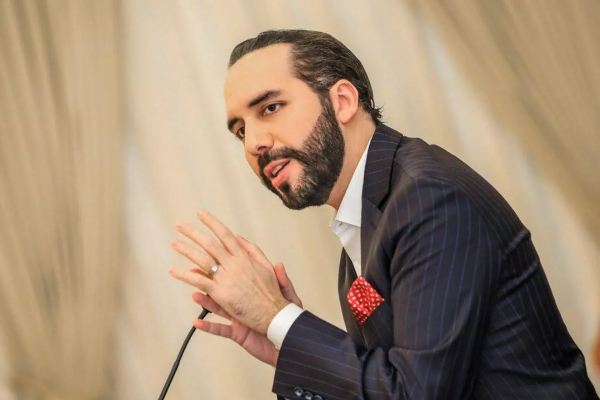 Bukele rechaza críticas a la reelección ilimitada en El Salvador