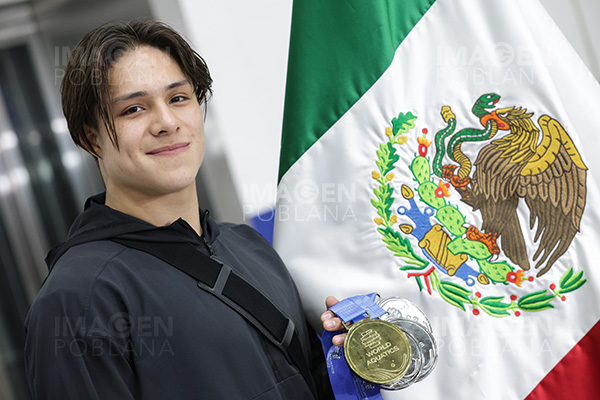 El oro mundial de Osmar Olvera vale lo mismo que un día de sueldo del “Chicharito”