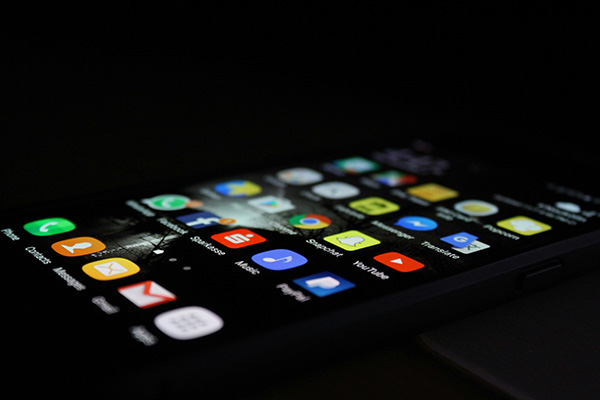 Dominio digital: 9 de cada 10 mexicanos usa su celular para redes sociales