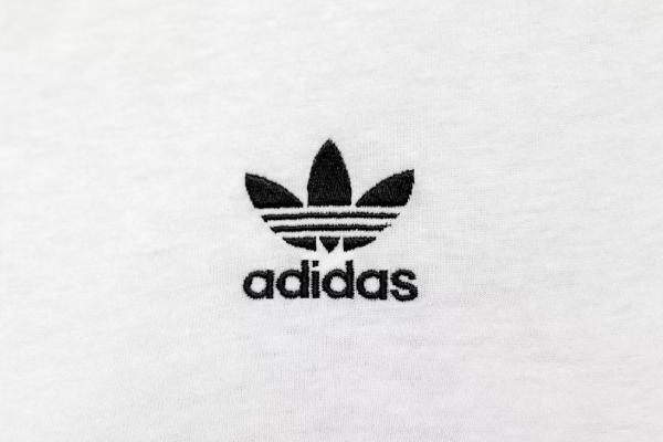 Artesanos oaxaqueños acusan a Adidas de apropiación cultural