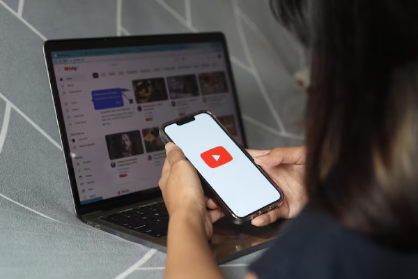 YouTube refuerza la protección infantil con nuevo sistema de verificación de edad