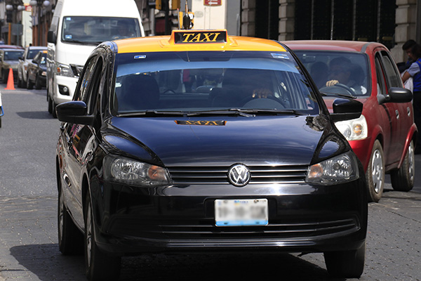 Claves para identificar un taxi seguro en Puebla
