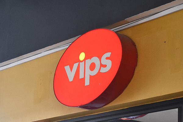 Ladrones atracan sucursal de Vips; se llevan dinero y mercancía