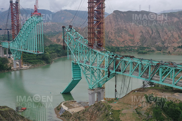 Al menos 10 de muertos deja accidente durante construcción de un puente en China