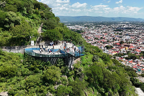 Ariadna Ayala te invita visitar el mirador de cristal de Atlixco en su segundo aniversario