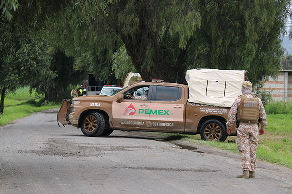Pemex efectúa trabajos de saneamiento tras derrame de crudo en Puebla