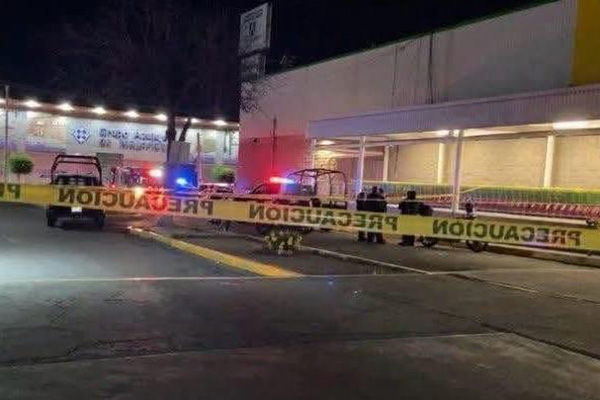 Acribillan a abogado frente a su esposa; investigan posible ajuste de cuentas