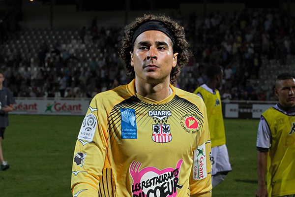 El club “random” que podría mantener a Memo Ochoa en Europa