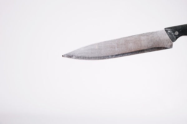 Niña de tres años llega a urgencias con un cuchillo clavado en la cabeza