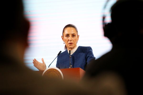 Por la concisión de doña Claudia