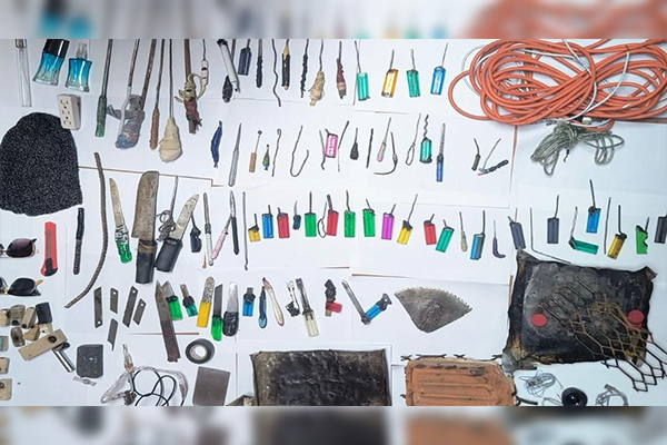 Más de 90 objetos punzocortantes asegurados durante operativo en el penal de Puebla