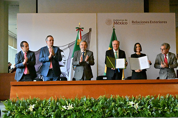 México acuerda con Brasil cooperación en comercio automotriz, agroalimentario y energético