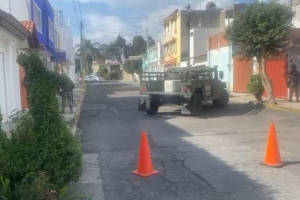 Sujeto es asesinado en la vía pública; autoridades investigan