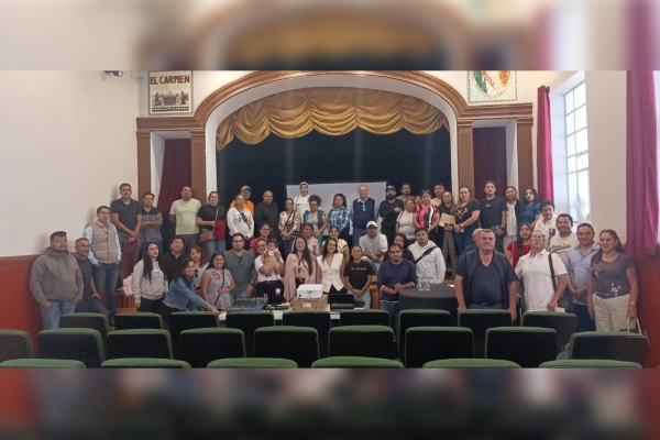 Ariadna Ayala refrenda su compromiso con emprendedores y pequeñas empresas de Atlixco