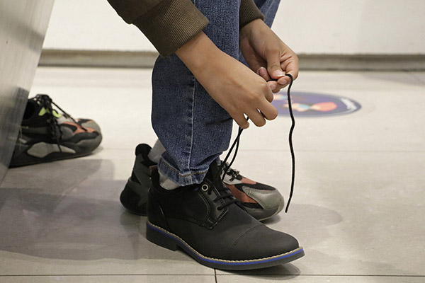 Zapatos más caros o más empleos: el dilema detrás de la prohibición a importaciones