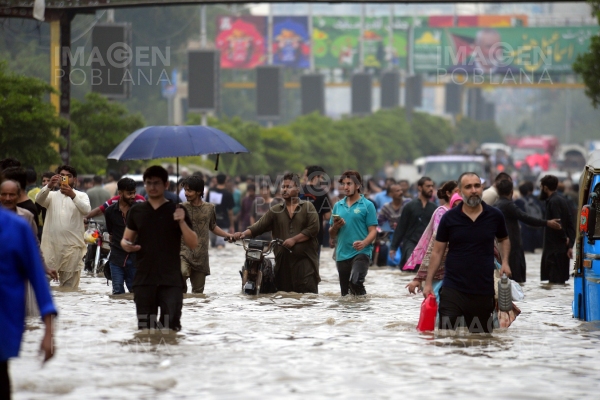 Al menos 33 muertos y dos millones de afectados por inundaciones en Pakistán