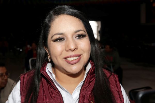 Entrega Tonantzin Fernández 4,500 mochilas a niños de preescolar