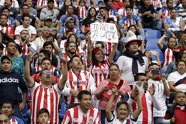 Menor termina en el hospital tras salvaje ataque de un aficionado de Chivas