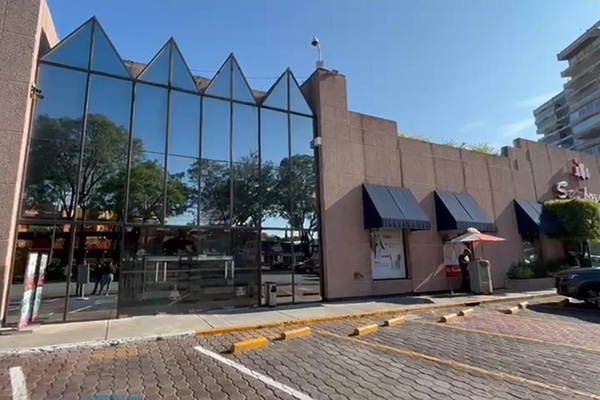 Robo a Sanborns Huexotitla: sujetos huyen con botín de 80,000 pesos en joyería