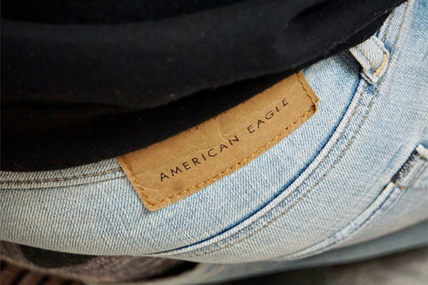 Las acciones de American Eagle suben 30% tras polémica campaña alabada por Trump