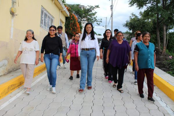 Ariadna Ayala entrega pavimentación en la colonia Los Ángeles en Atlixco