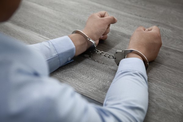 Arrestan a funcionarios y empresarios por robo de combustible