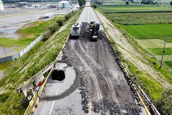 En tiempo récord, gobierno estatal concluirá reparación de socavón en carretera al aeropuerto