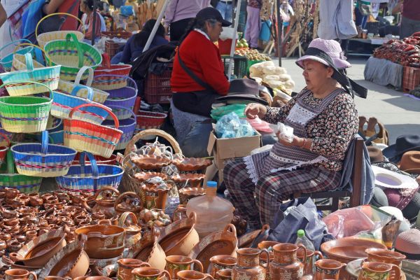 En San Pedro Cholula, una edición más del ancestral trueque