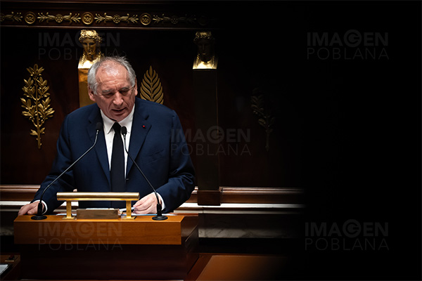 Primer ministro francés presenta su dimisión a Macron