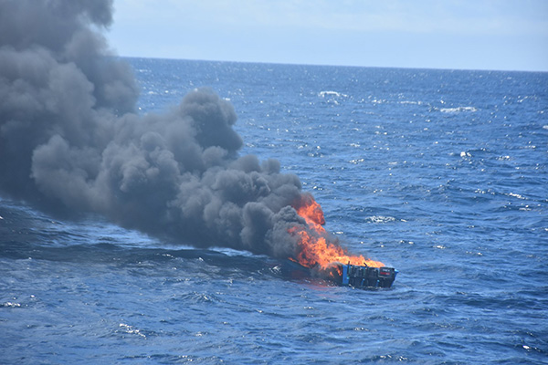 Estados Unidos bombardea otra embarcación que transportaba drogas