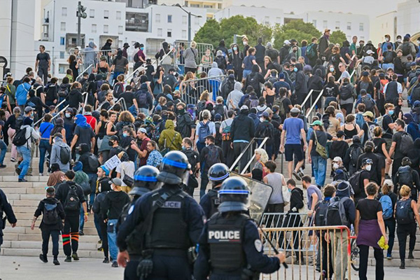 Protestas masivas en Francia contra los recortes del gobierno de Macron