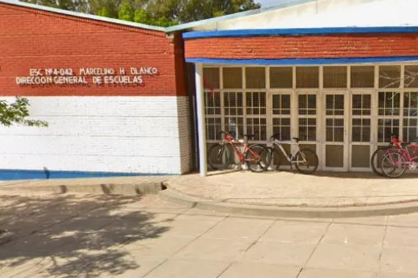 Adolescente armada se atrinchera en un colegio de Argentina
