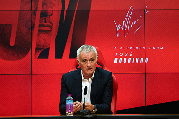 José Mourinho regresa al banquillo de Benfica como nuevo entrenador
