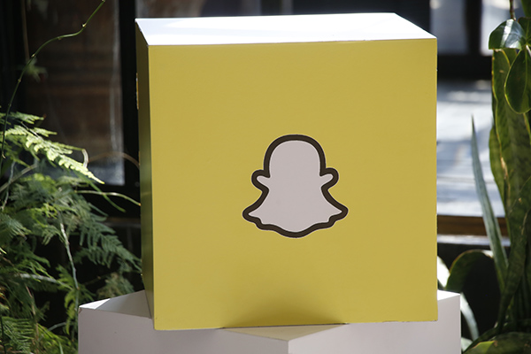 Snapchat triplica a Apple en selfies y alcanza un billón de autorretratos en 2024