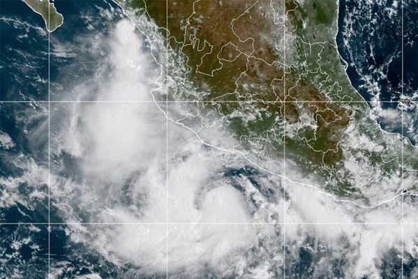 Huracán Narda de categoría 1 causa fuertes lluvias en costas mexicanas del Pacífico