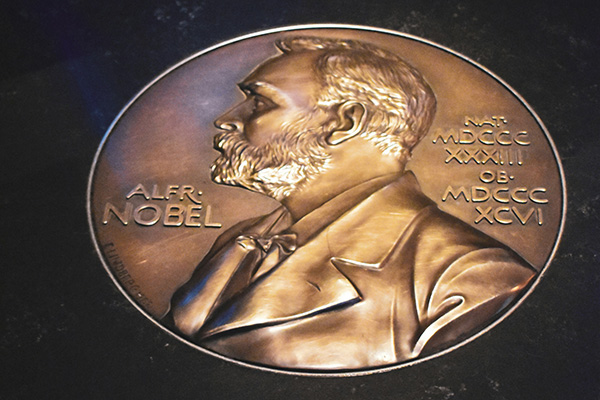 ¿Por qué no conocemos a quienes nominan a los Premios Nobel?