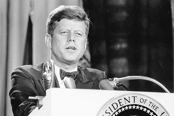 Embajador ruso en EU entrega al Congreso documentos sobre el asesinato de Kennedy