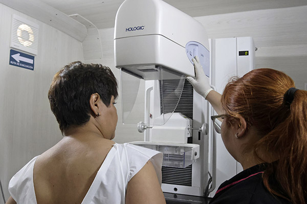 Inicia jornada gratuita de prevención de cáncer de mama en Puebla