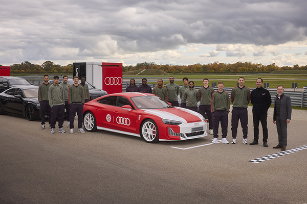Audi entrega nuevos modelos al equipo del FC Bayern de Múnich