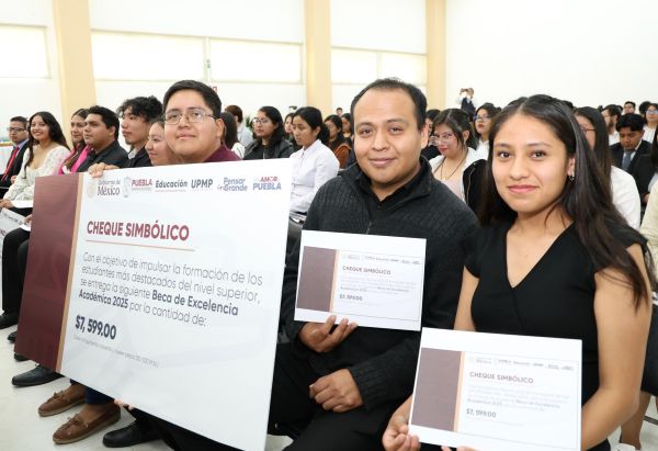 Otorga SEP 1’124,652 pesos en becas para universitarios