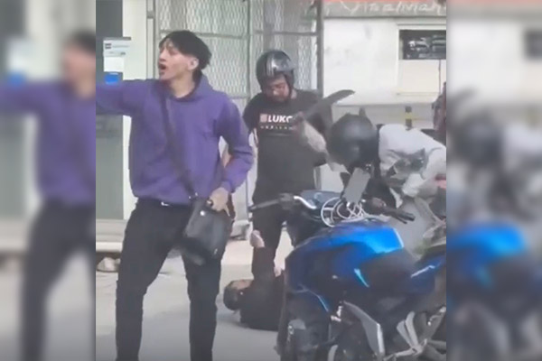 Con machete en mano: vecinos furiosos tunden a ladrón de celulares