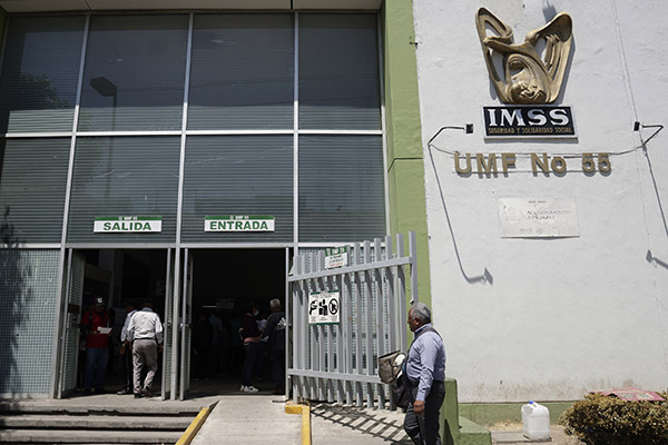 Solitario ladrón roba equipo de mastografía de la clínica 55 del IMSS