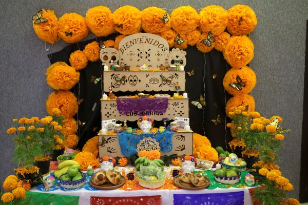 Color, aromas y tradiciones: inician los honores a los que se han adelantado
