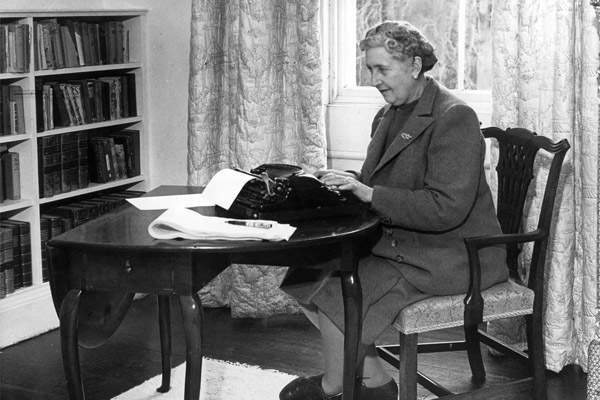 Hallan el primer escrito publicado de Agatha Christie, un poema perdido durante 120 años