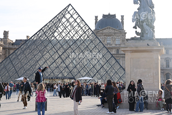 Identifican a un sospechoso del robo al Louvre mediante análisis de ADN